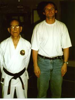 zu Gast bei Karatelegende Shoshin Nagamine  10.Dan in seinem Dojo in Naha, Okinawa