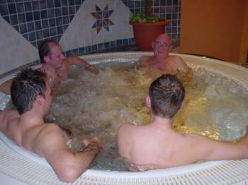 Nachbesprechung im Whirlpool