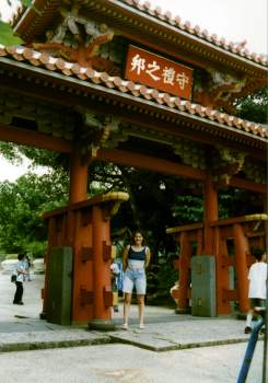 das berhmte Tor "Shurei-no-mon"