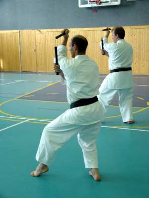 Prfungsbester Frank Pelny, li. mit dem Nunchaku