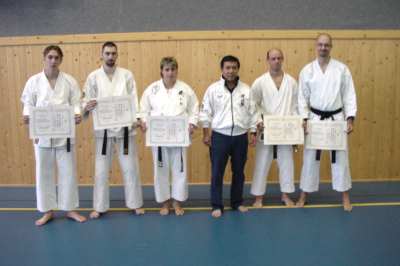 Kyu und DAN-Prflinge des KKD mit Tamayose Sensei