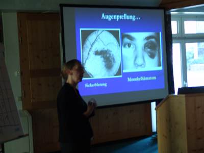 Dr. Eileen Wanke, Verbands�rztin des DKV seit 1992 referierte �ber H�hentraining und Verletzungen